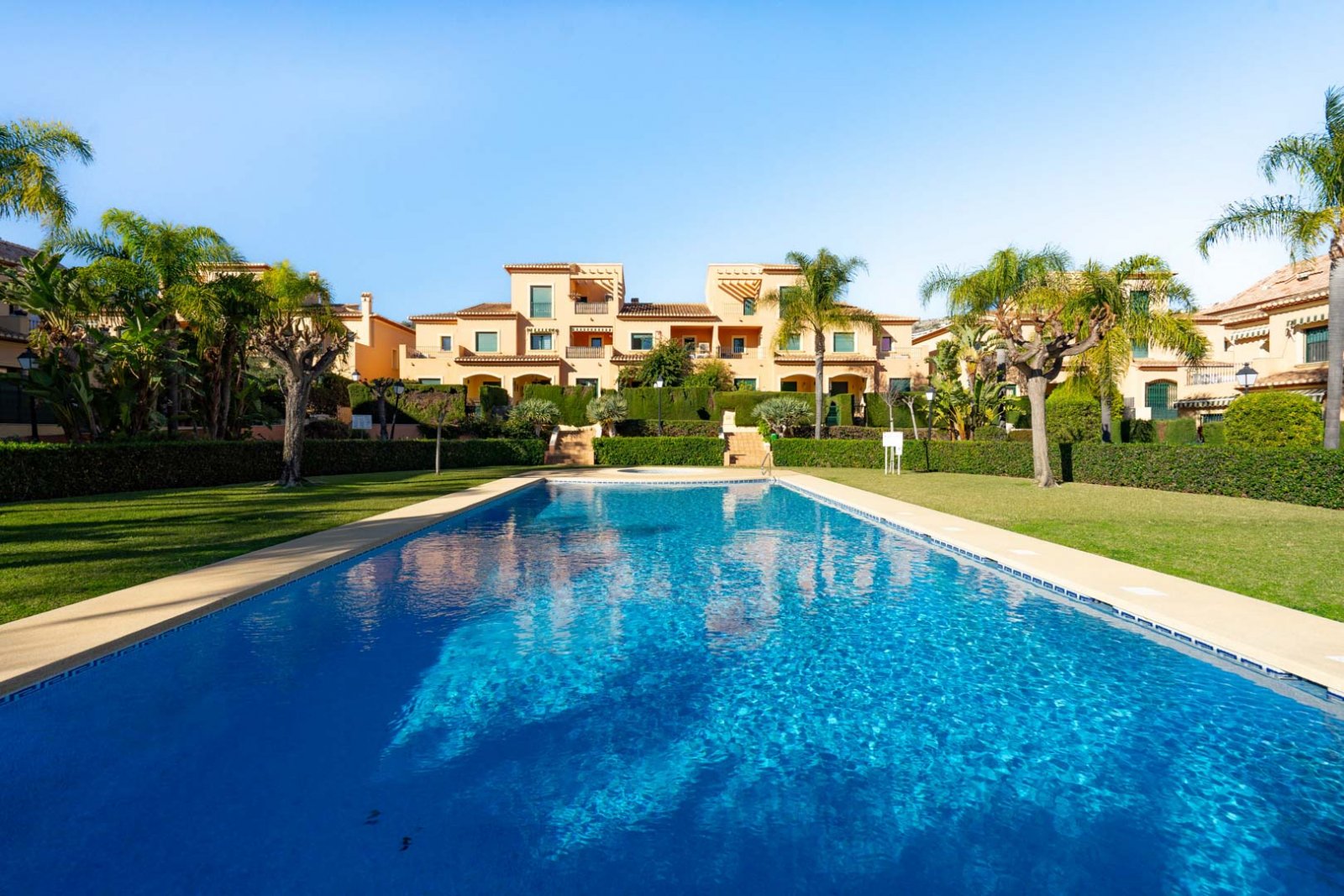 C4XY4619JAV Wohnung in einer Wohnanlage mit Swimmingpool im Hafen von Jávea zu verkaufen