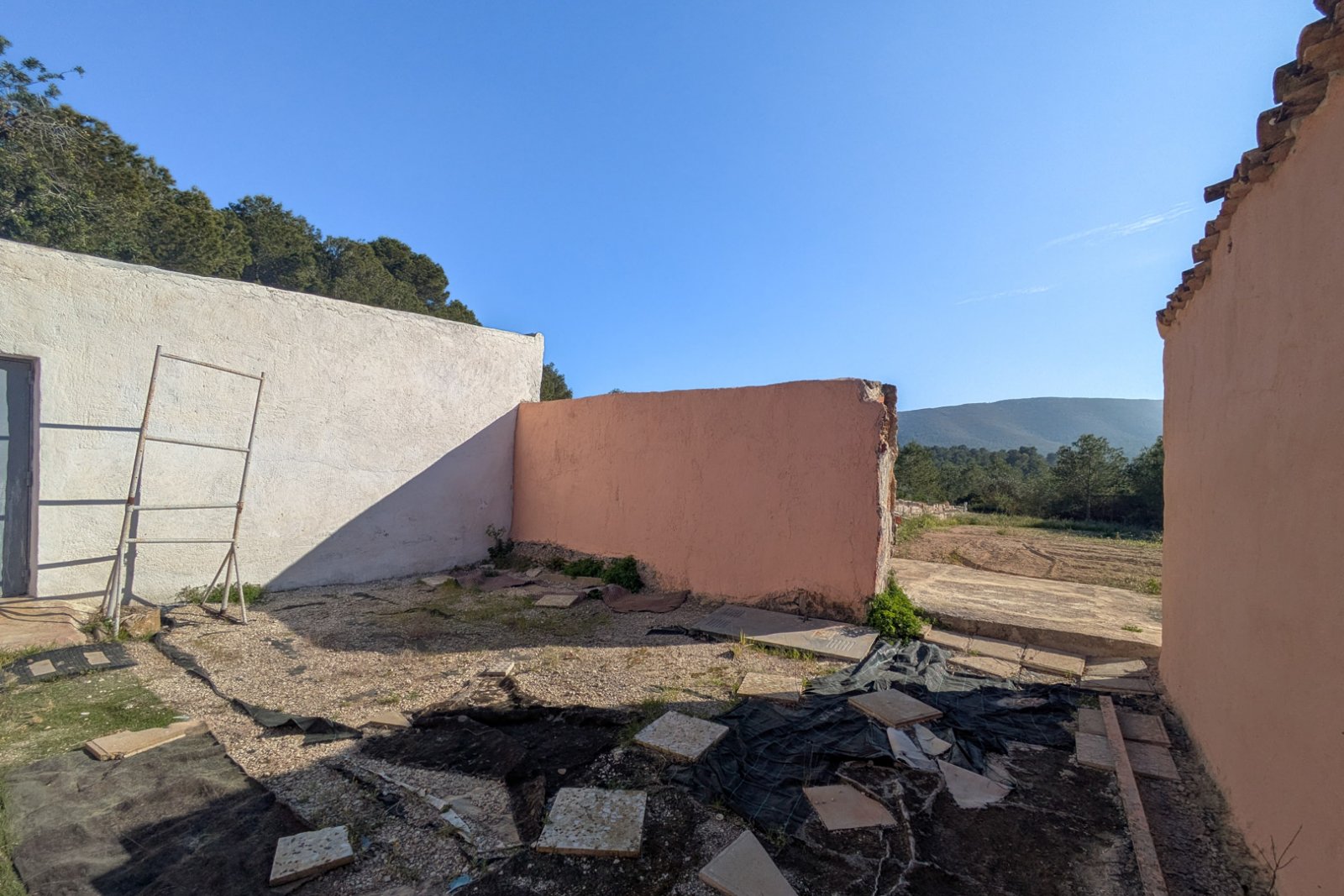 4628JAV Traditionelle Finca mit mehreren Grundstücken zum Verkauf in Pinosol-Las Laderas, Jávea