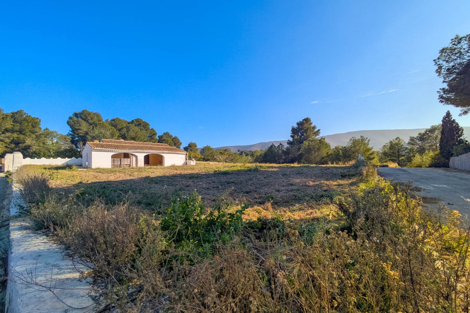 4628JAV Traditionelle Finca mit mehreren Grundstücken zum Verkauf in Pinosol-Las Laderas, Jávea
