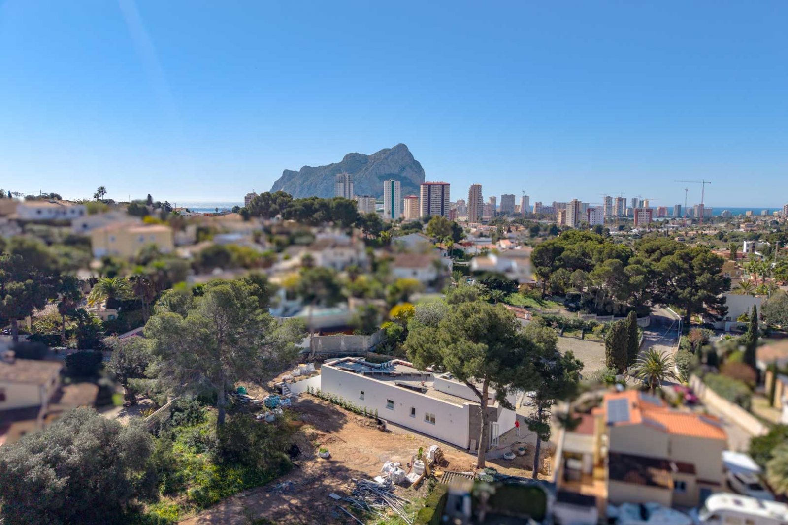 8329CAL Moderne, noch nicht fertiggestellte Villa in Calpe zu verkaufen.