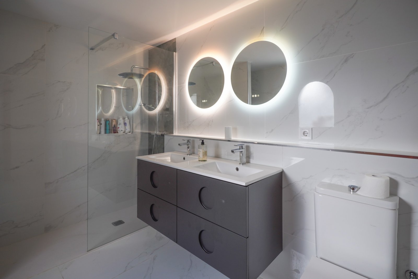 C4XY8330OLI Reihenhaus mit Meerblick in Oliva zu verkaufen.