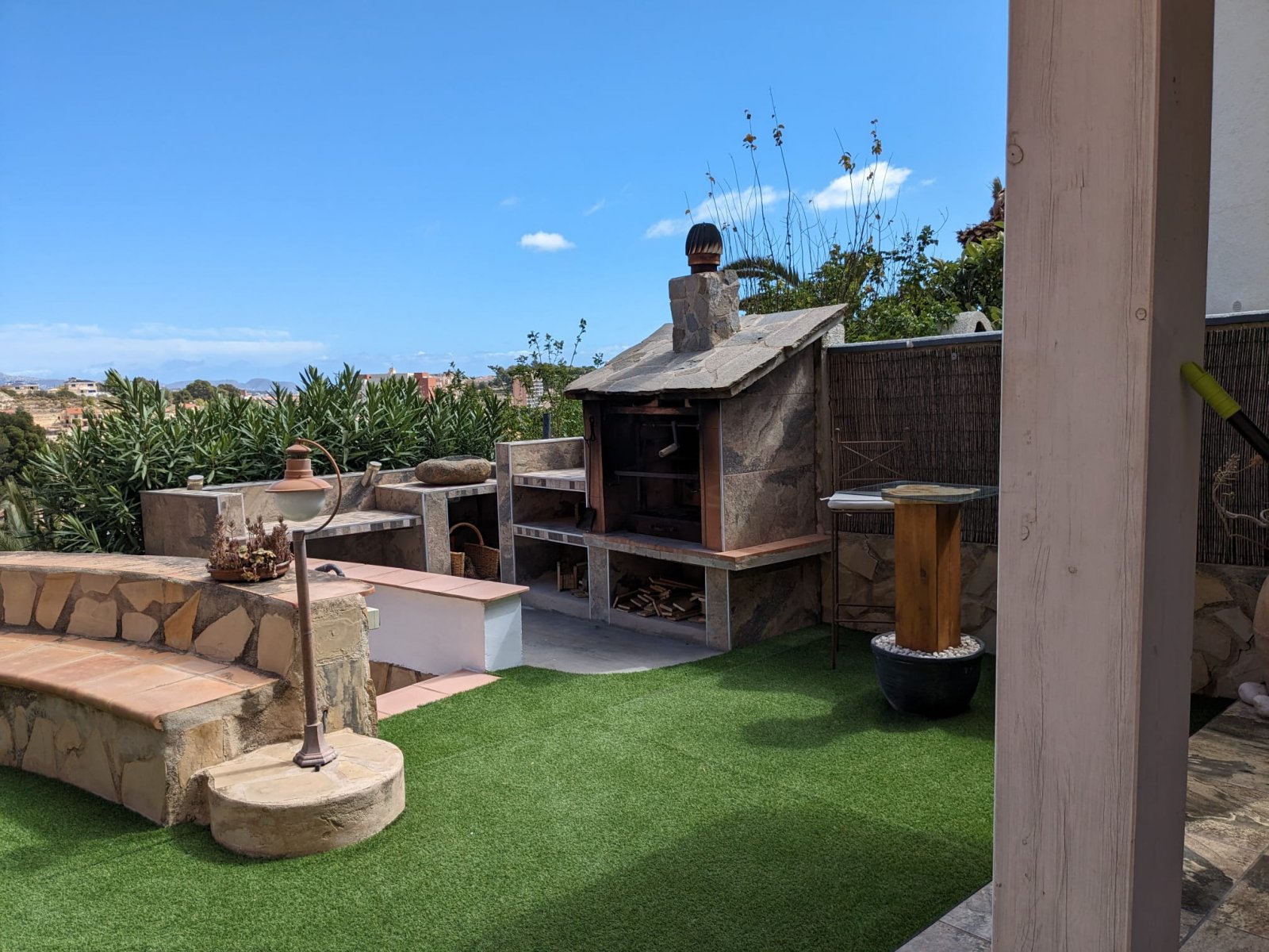 4223CAL Renovierte Villa mit Meerblick und gutem Mietpotenzial zum Verkauf nahe dem Zentrum von Calpe