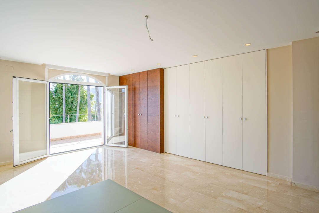 7030ALF Neue architektonische Villa im Kolonialstil zu verkaufen in Alfaz del Pi Alicante