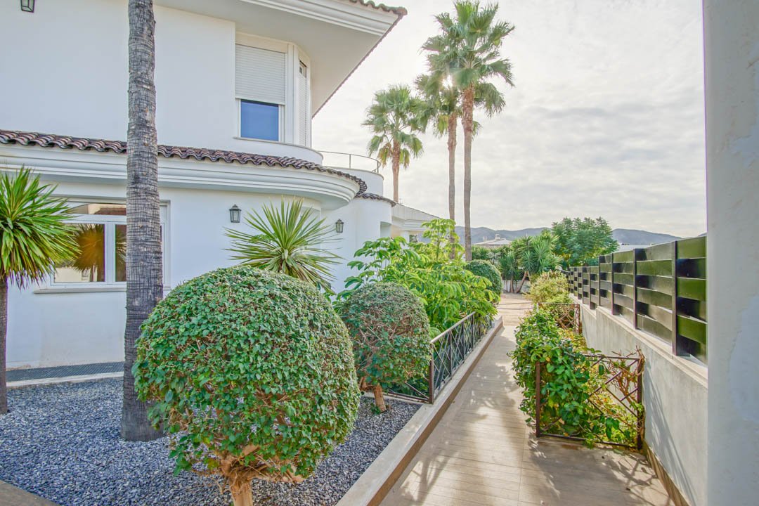 7030ALF Neue architektonische Villa im Kolonialstil zu verkaufen in Alfaz del Pi Alicante