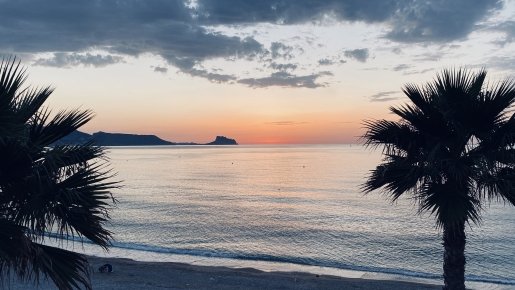 7030ALF Neue architektonische Villa im Kolonialstil zu verkaufen in Alfaz del Pi Alicante