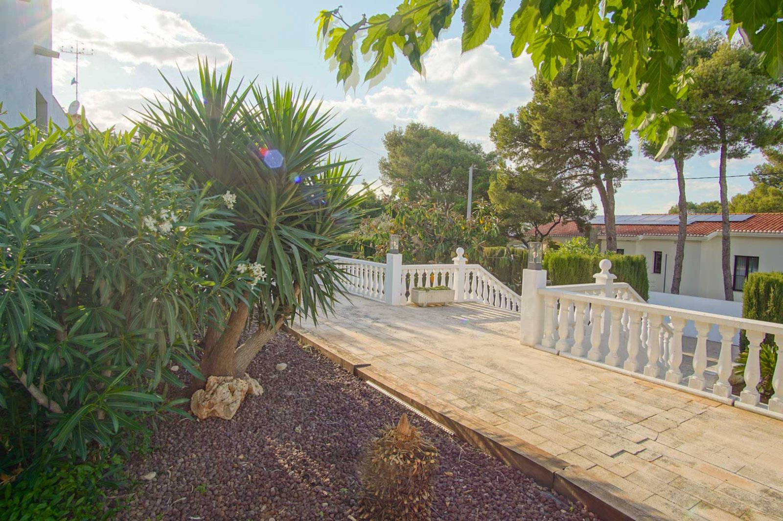 8176DEN Villa mit teilweisem Meerblick zum Verkauf in Las Rotas, Denia