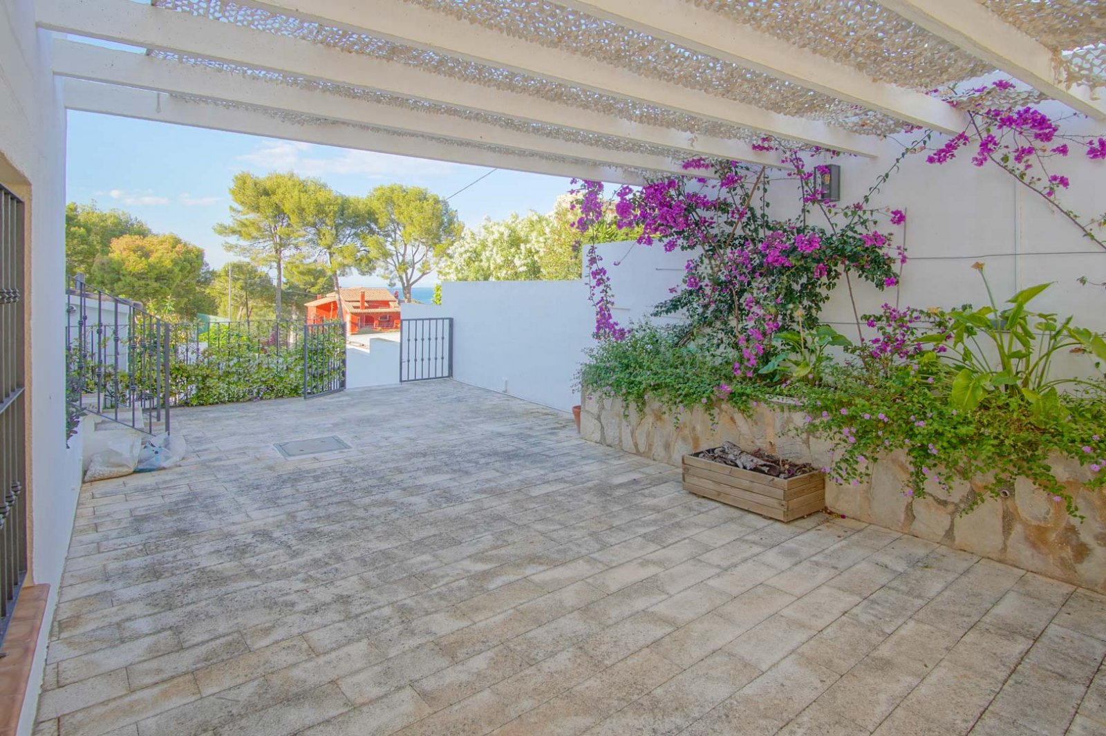 8176DEN Villa mit teilweisem Meerblick zum Verkauf in Las Rotas, Denia