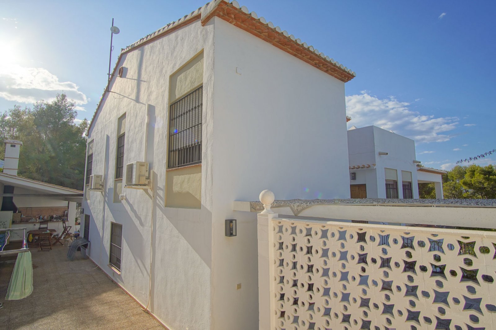 8176DEN Villa mit teilweisem Meerblick zum Verkauf in Las Rotas, Denia