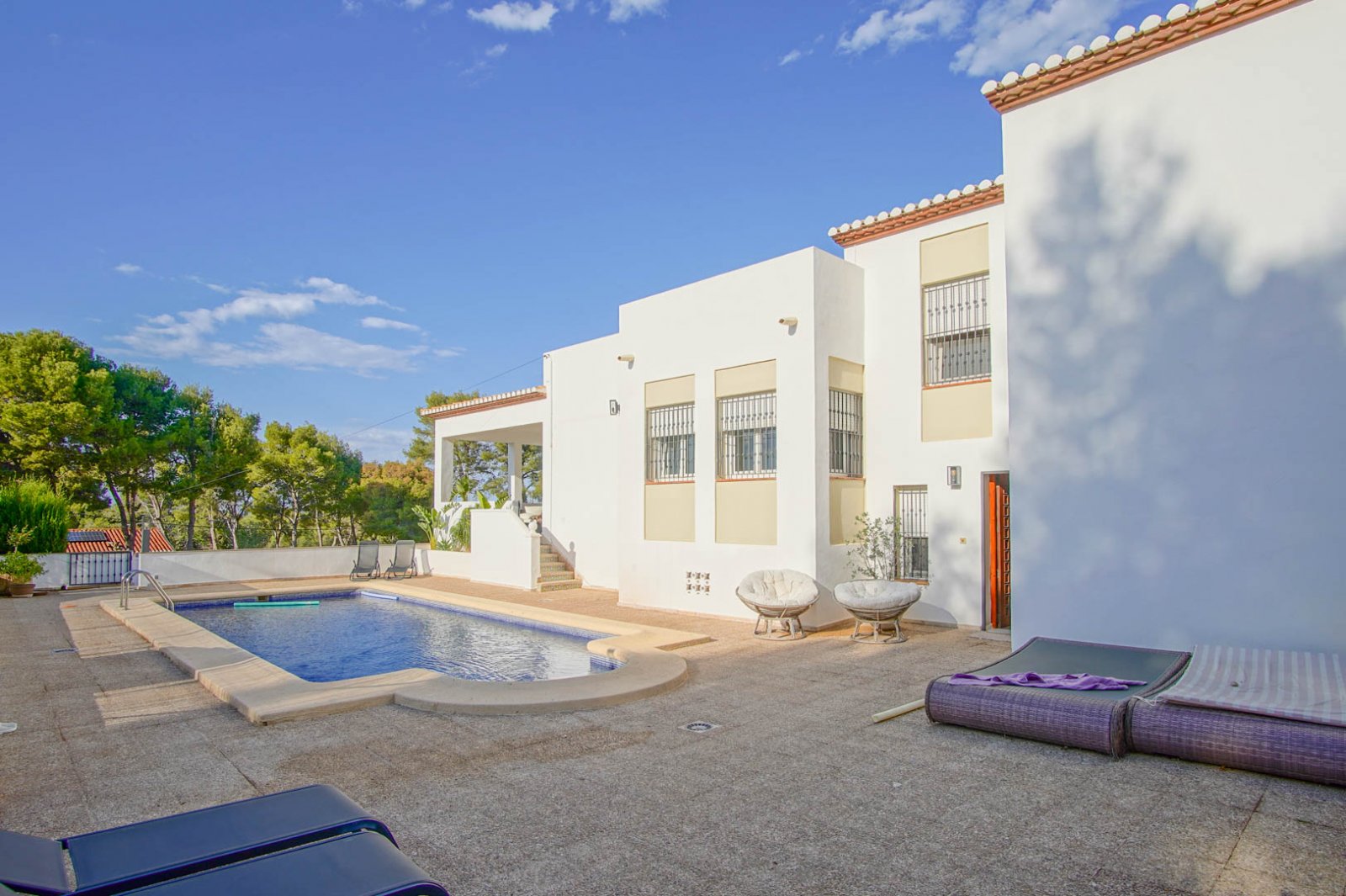 8176DEN Villa mit teilweisem Meerblick zum Verkauf in Las Rotas, Denia