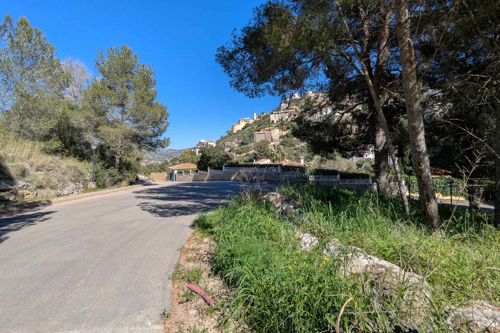 8185PED Komplex im Bau befindlicher unabhängiger Villen mit privatem Pool und teilweisem Meerblick zum Verkauf in Pedreguer.