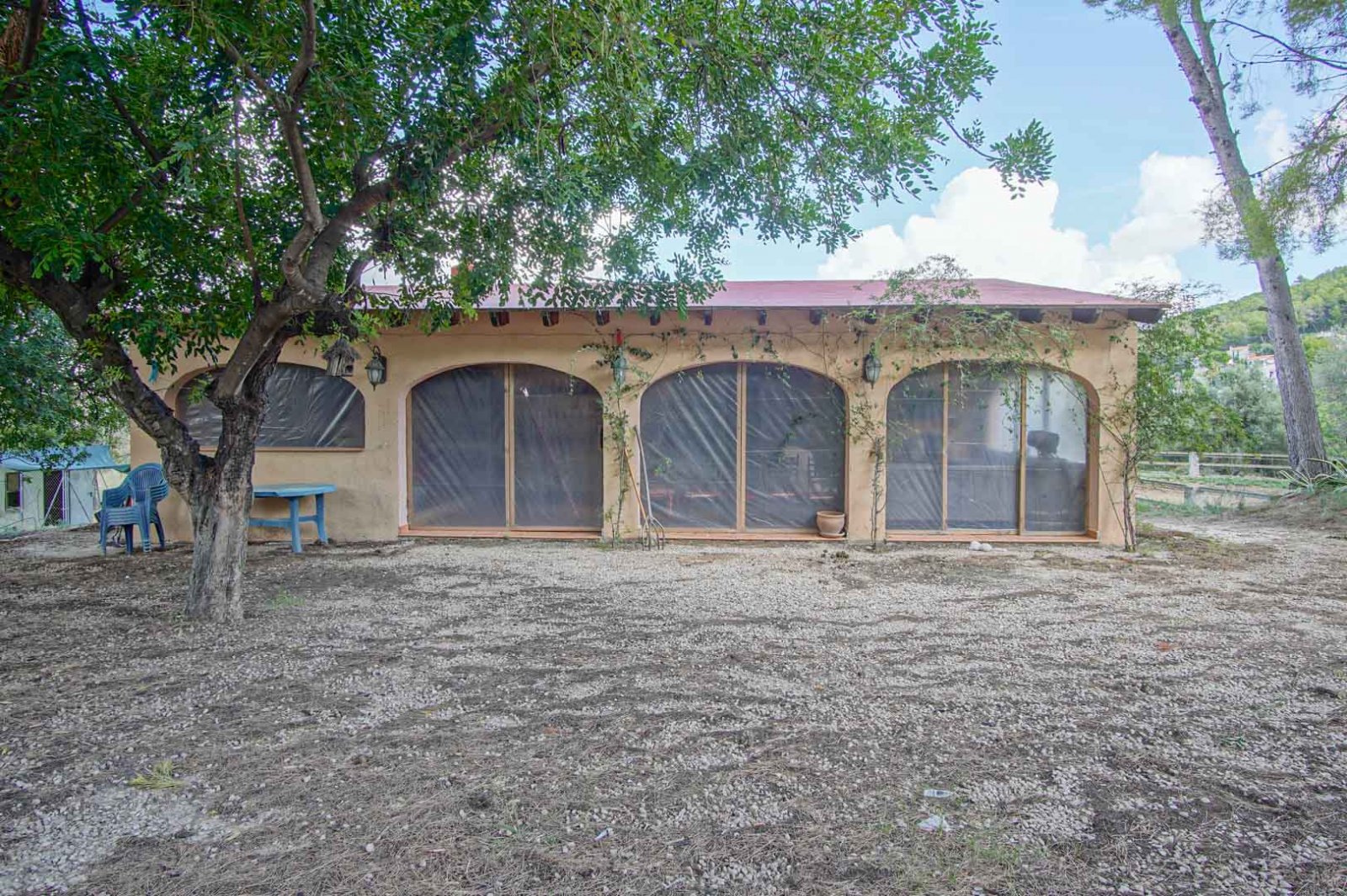 C3XY8197ORB Großer Bauernhof mit viel Land und Stall zum Verkauf in Orba