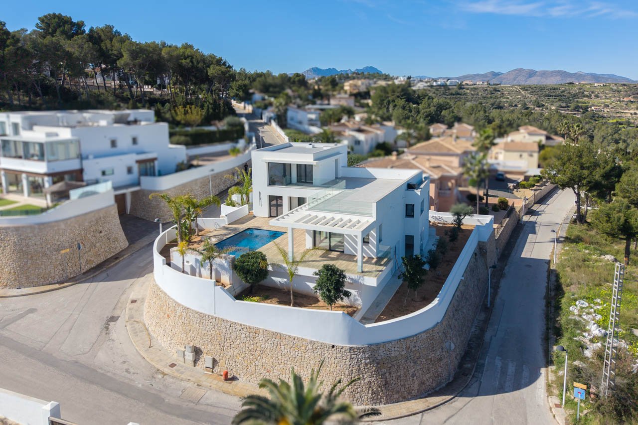 8248MOR Moderne Neubauvilla mit Panoramablick auf das Meer und großer Terrasse, zum Verkauf in Moraira.