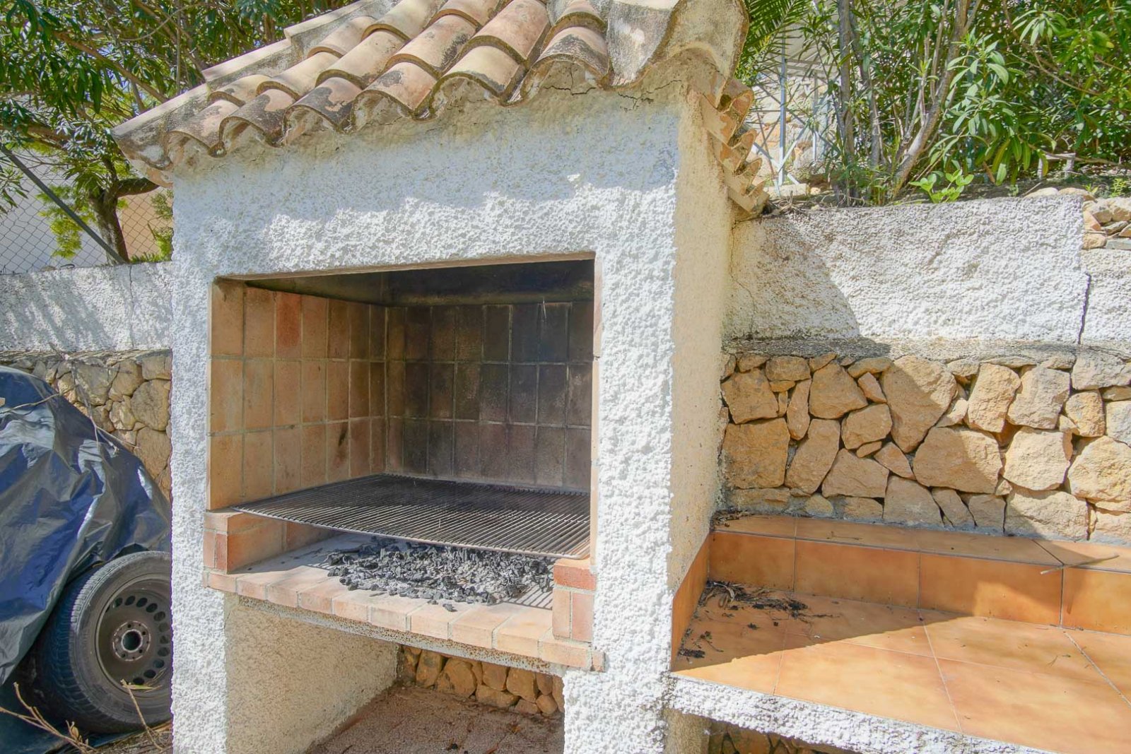 8256ALT Mediterrane Villa mit Teilblick auf das Meer und die Berge zum Verkauf in Altea.