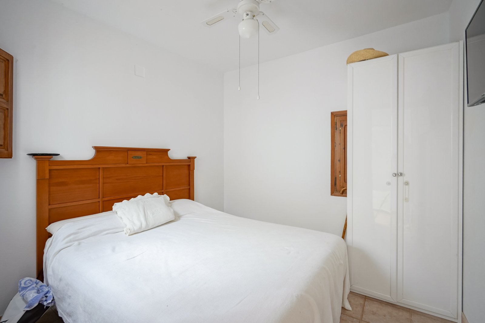 4544JAV Grundstück von 2600 m2 mit Haus zu verkaufen nur wenige Gehminuten vom Sandstrand in Jávea entfernt