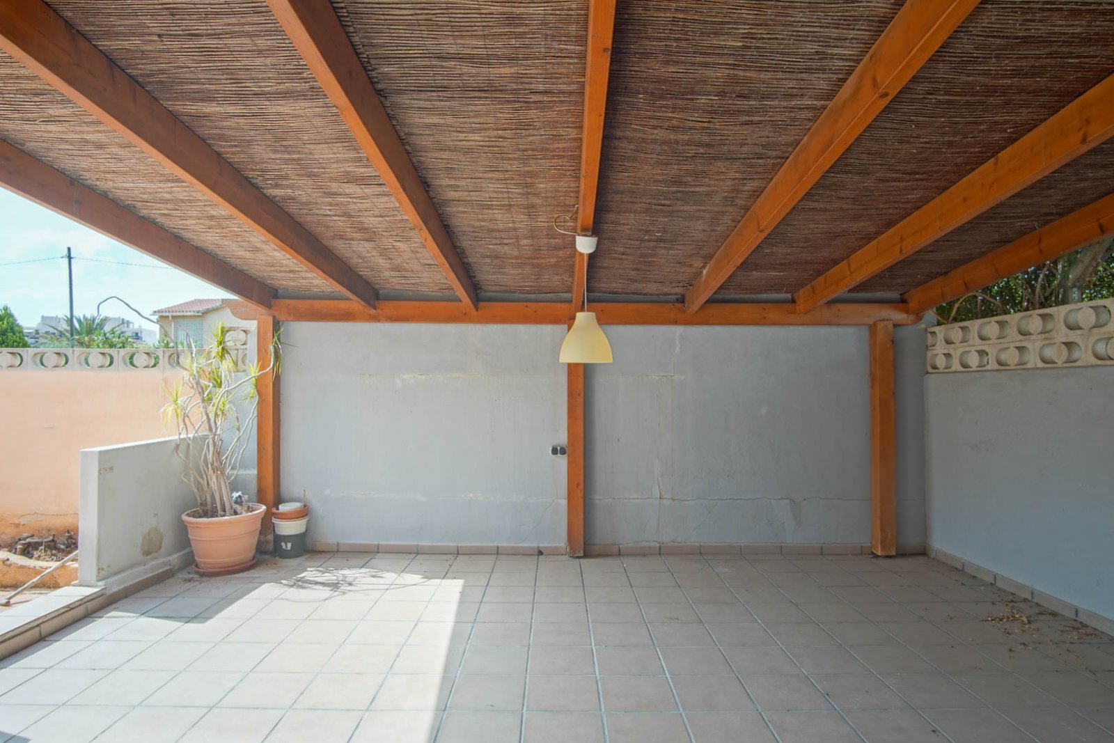 8289DEN Erdgeschosswohnung zum Verkauf in Denia, ganz in der Nähe des Zentrums, Las Rotas und des Yachthafens.