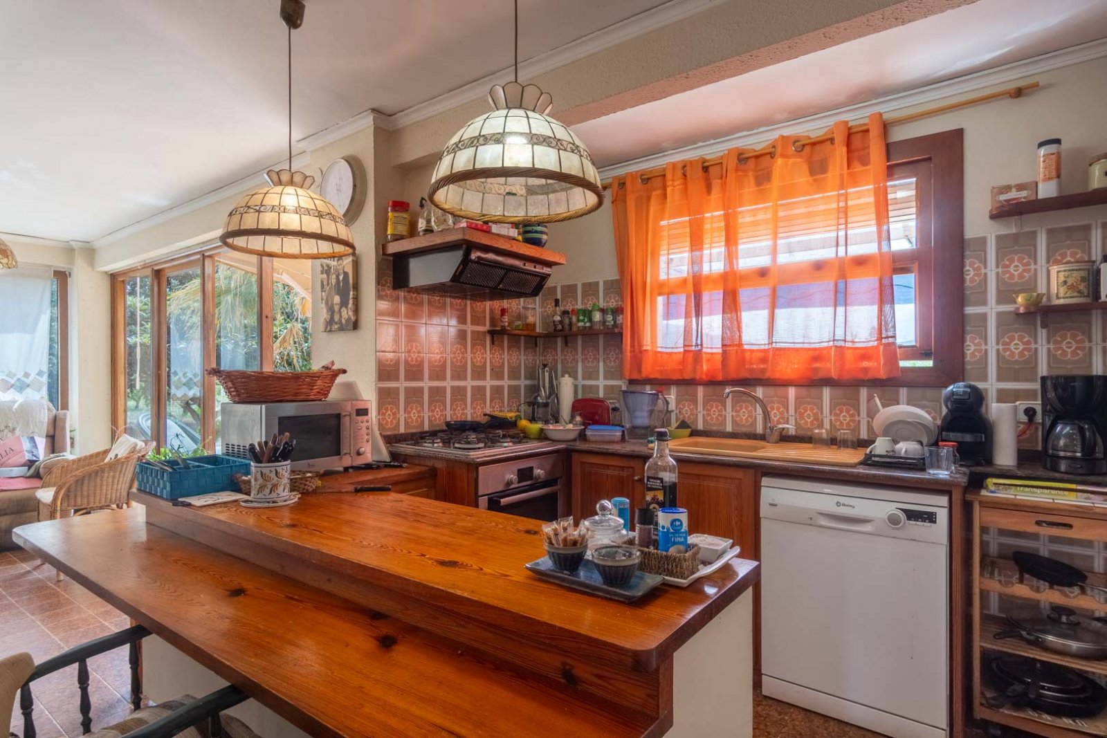 8290DEN Mediterrane Villa mit Pool, großem Grundstück, 550 m vom Strand entfernt und in der Nähe des Zentrums, zu verkaufen in Denia.