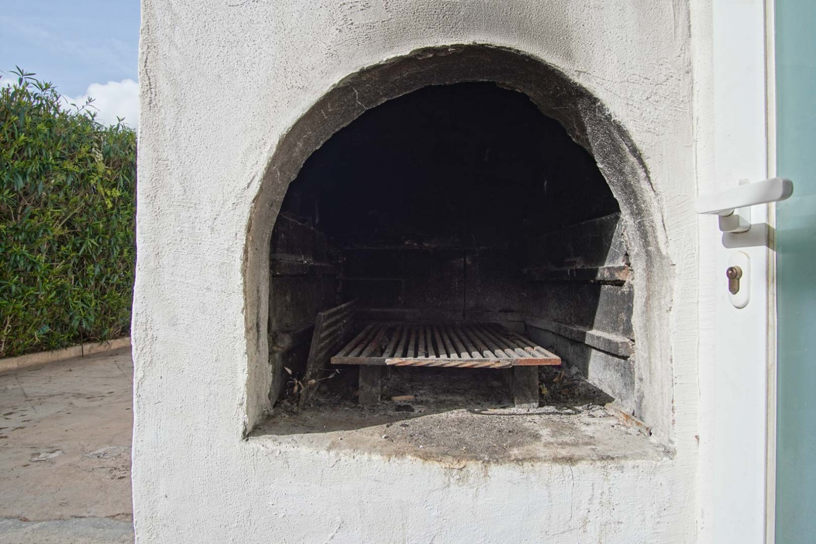8293DEN Villa und Geschäft mit teilweisem Meerblick zu verkaufen in Las Rotas, Denia.
