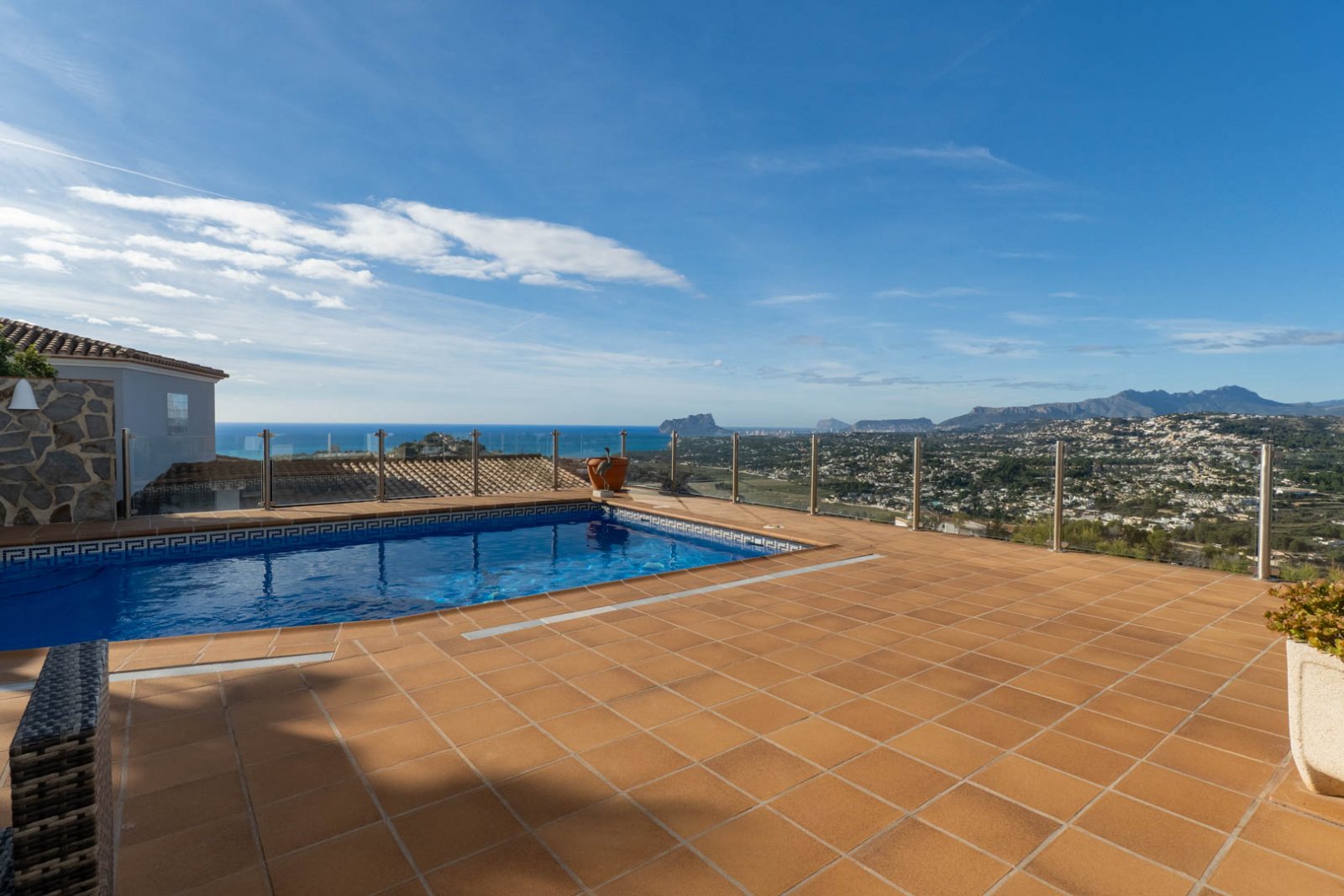 9001MOR Villa mit Pool und Meerblick in Moraira zu verkaufen.
