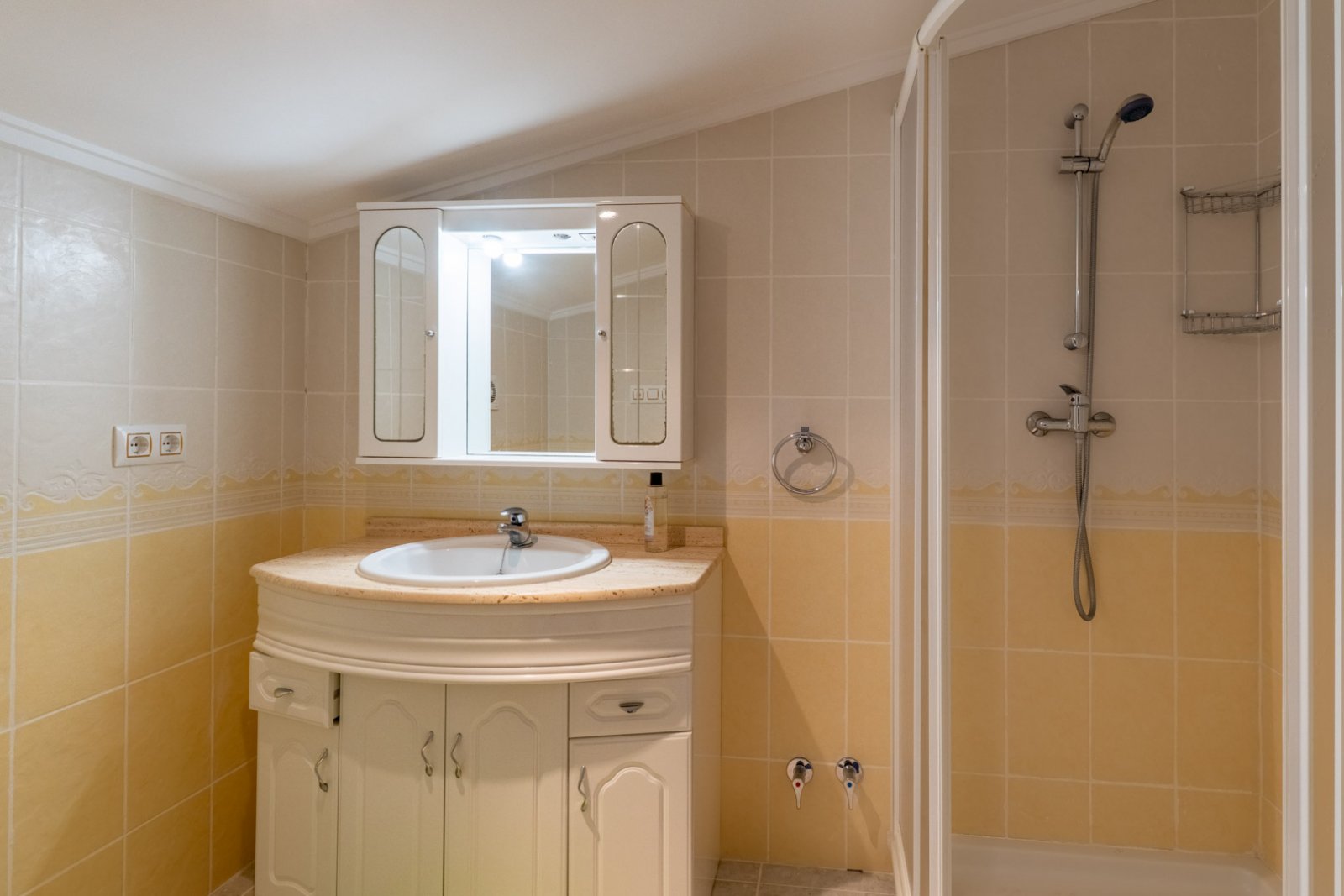 9007JAL Villa im mediterranen Stil zum Verkauf in Jalón.