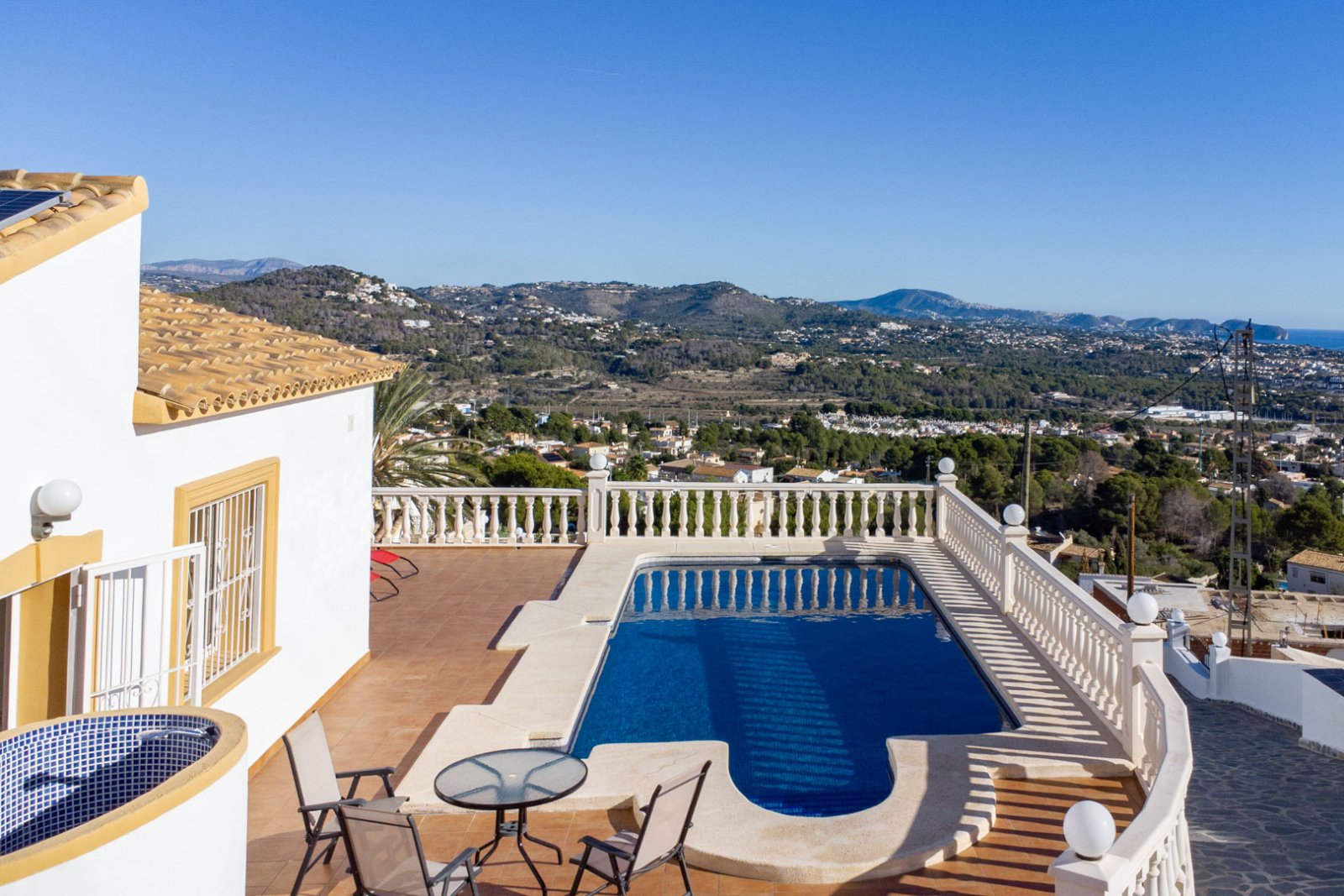 Villa C4XY4596CAL mit Gästehaus und Panoramablick aufs Meer in Oltamar, Calpe zu verkaufen