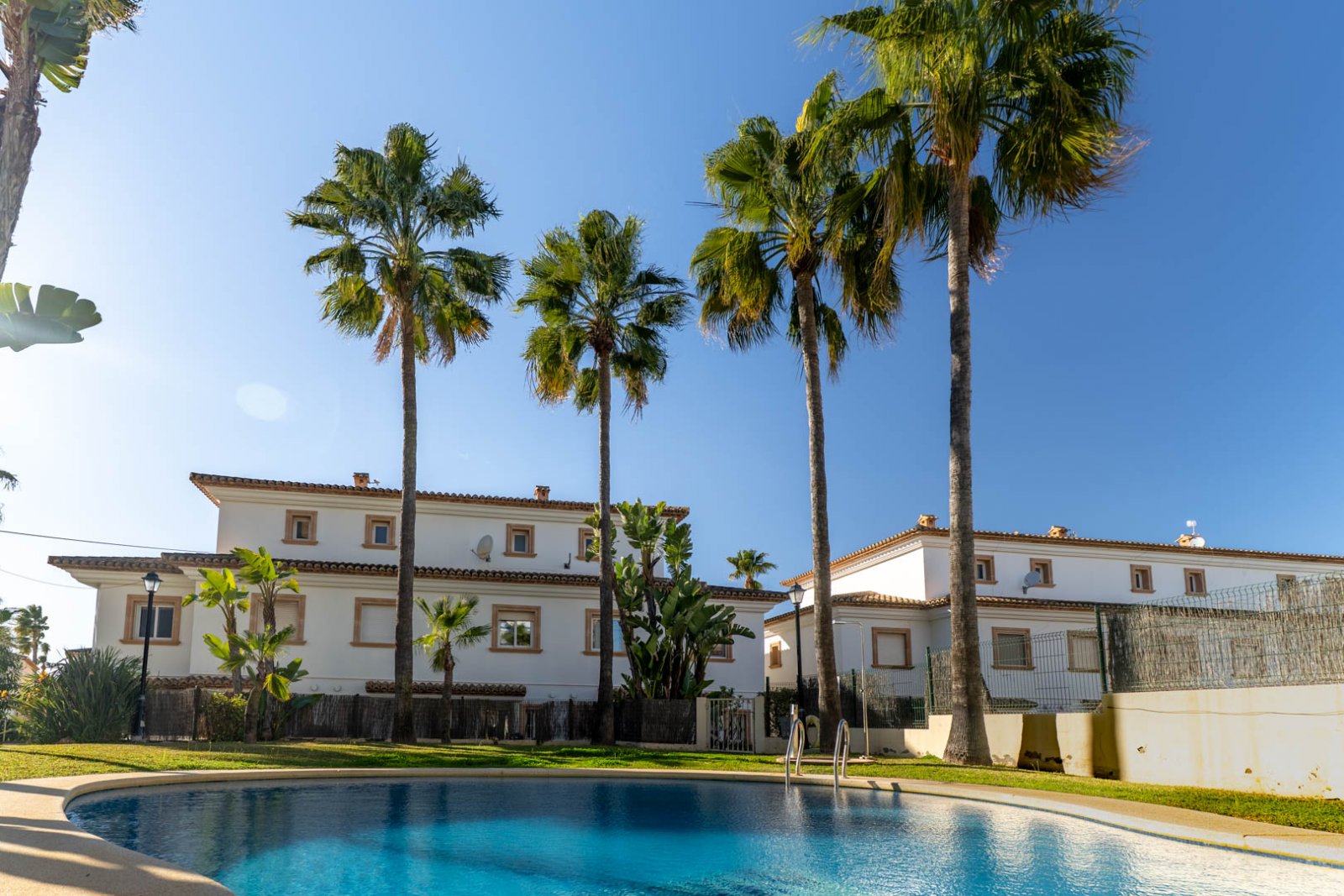 C4XY4604JAV Reihenhaus, 100 m vom Meer entfernt, zu verkaufen in Jávea