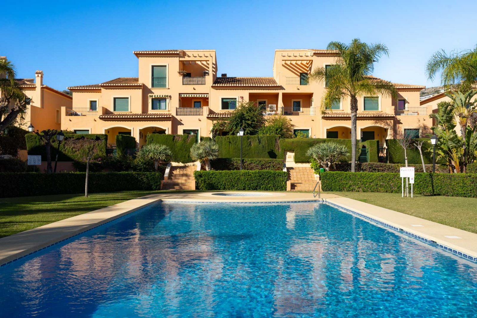 C4XY4619JAV Wohnung in einer Wohnanlage mit Swimmingpool im Hafen von Jávea zu verkaufen