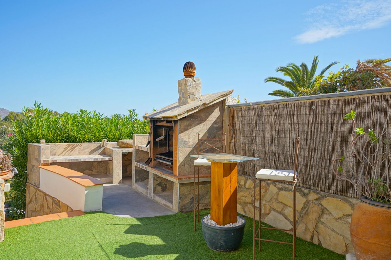 4223CAL Renovierte Villa mit Meerblick und gutem Mietpotenzial zum Verkauf nahe dem Zentrum von Calpe