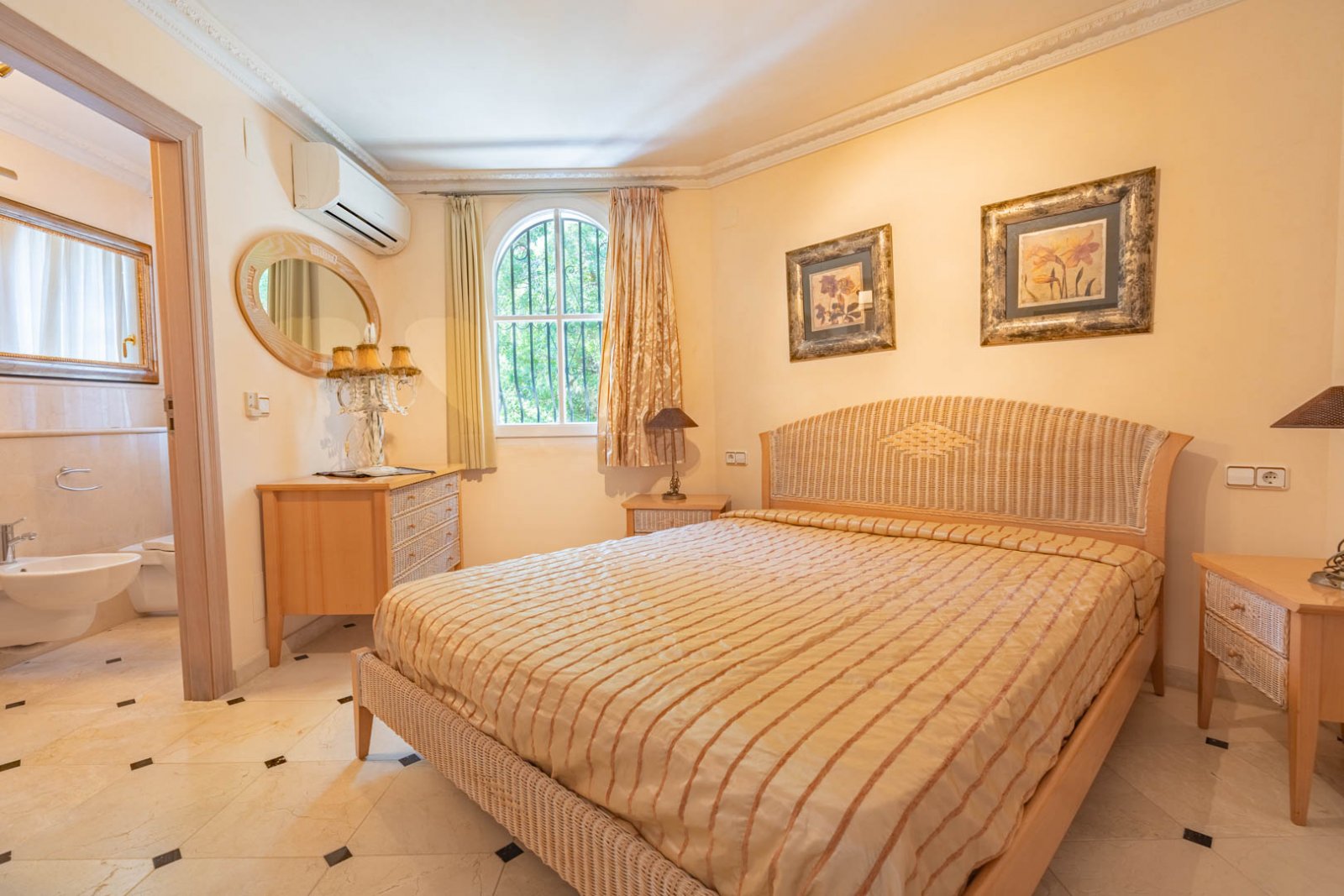 8100SEL Große Luxusvilla in La Sella zu verkaufen