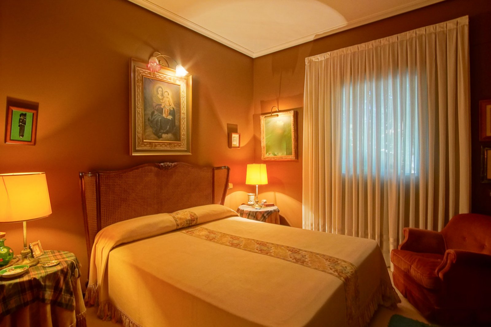 C3XY8287DEN Villa mit Pool zum Verkauf in Denia, mit teilweisem Blick auf die Berge und die Burg.