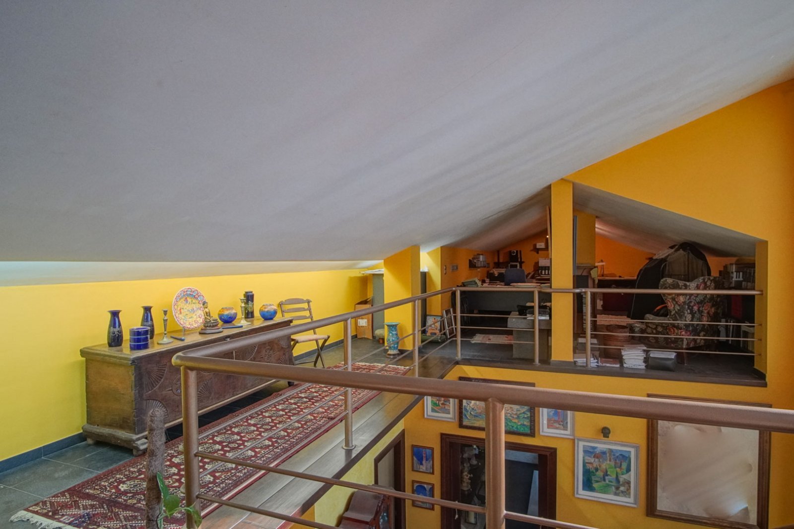 C3XY8287DEN Villa mit Pool zum Verkauf in Denia, mit teilweisem Blick auf die Berge und die Burg.