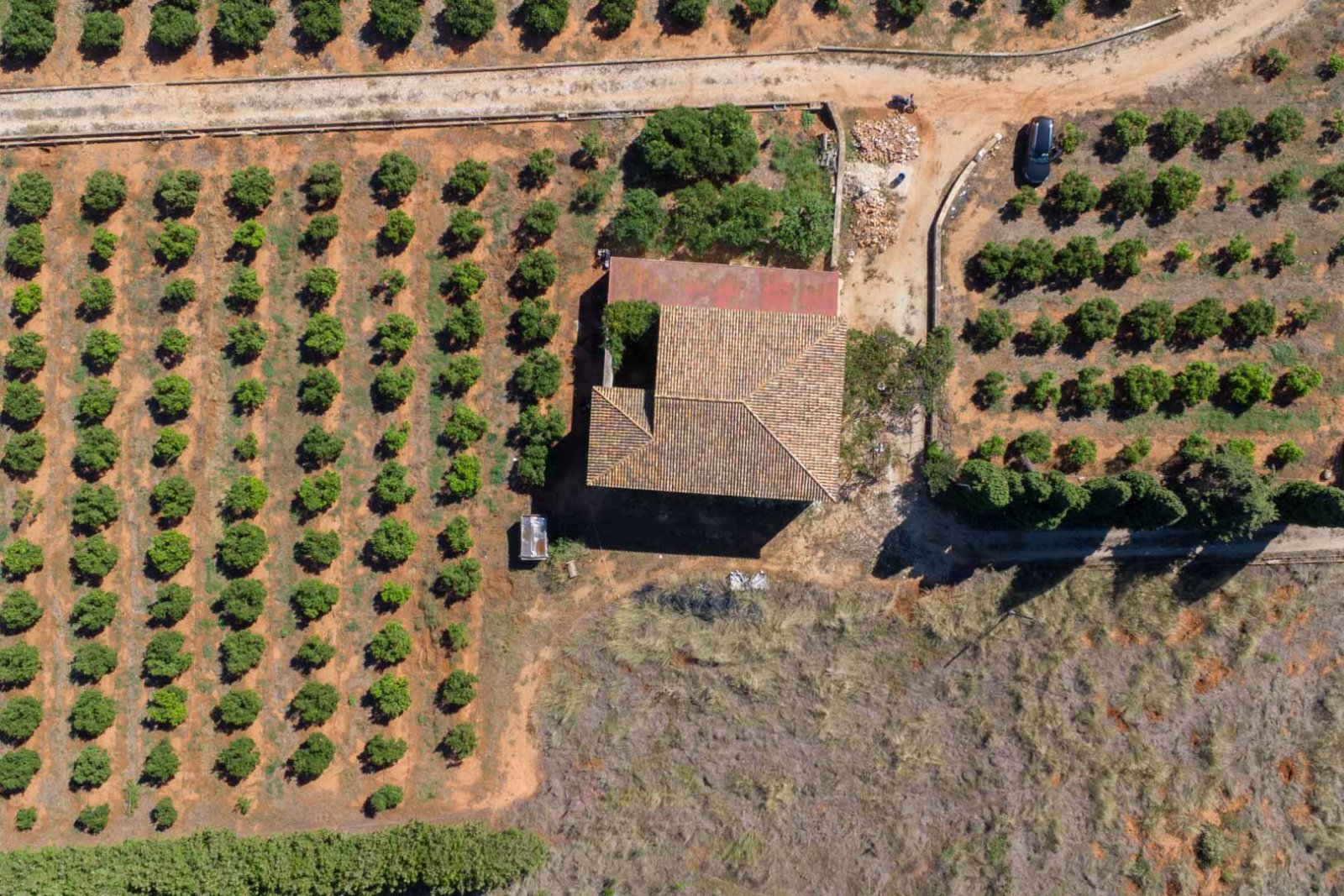 C3XY8296DEN Landhaus zum Renovieren mit großem Grundstück in Denia zu verkaufen.