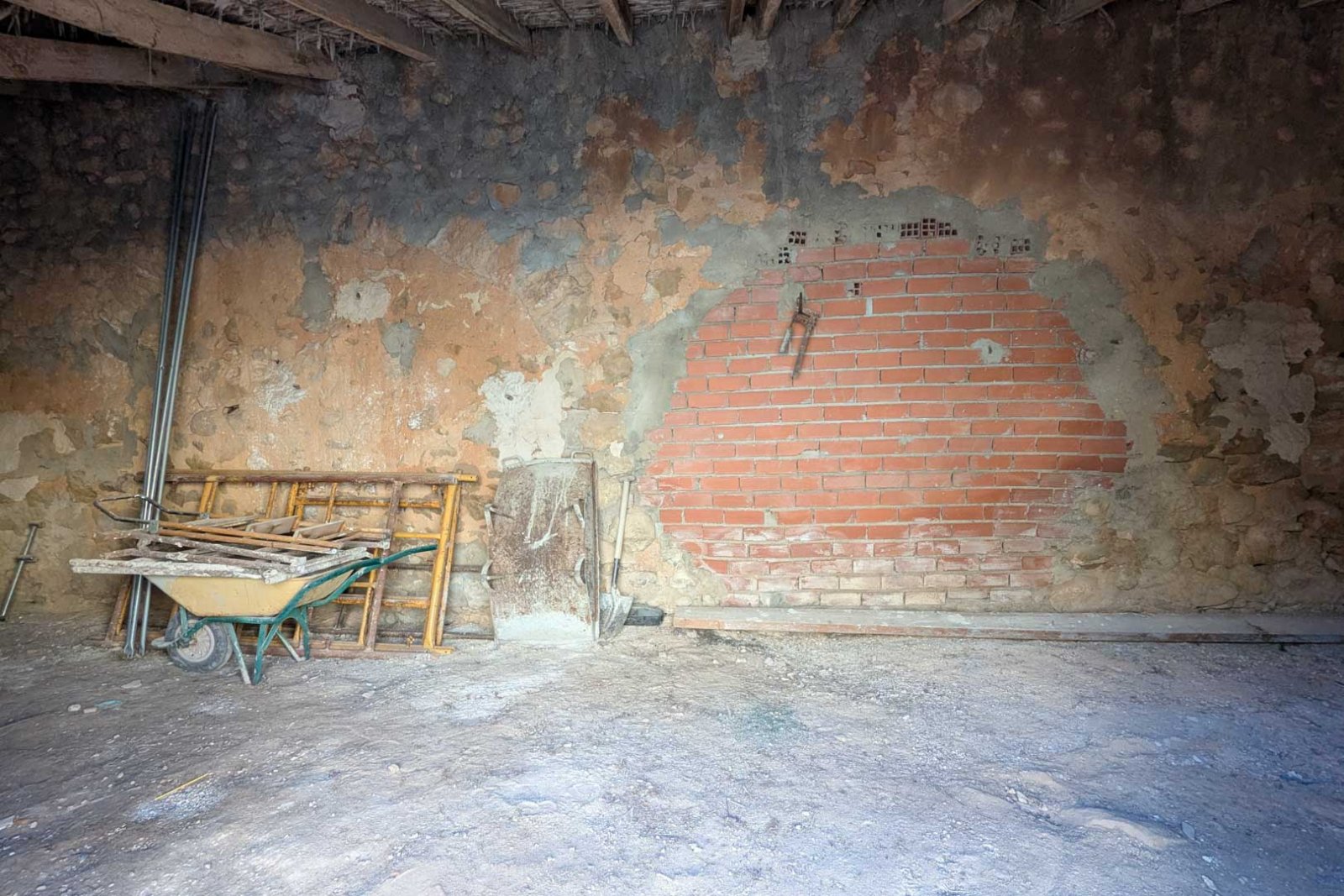 8307TEL Rustikales Doppelhaus zum Renovieren mit großem Grundstück in Teulada zu verkaufen.