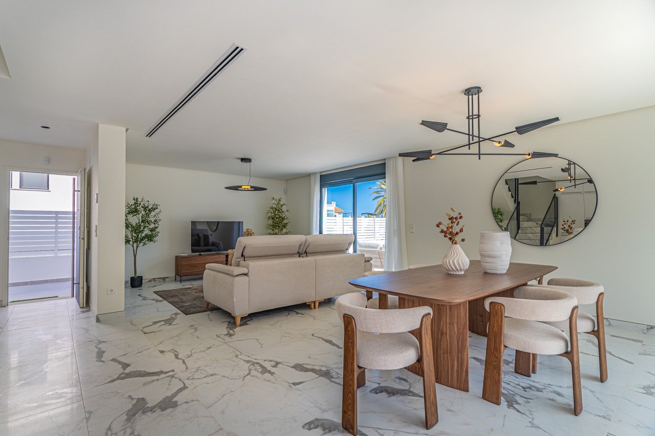 8327DEN Moderne Villa zum Verkauf in Denia.