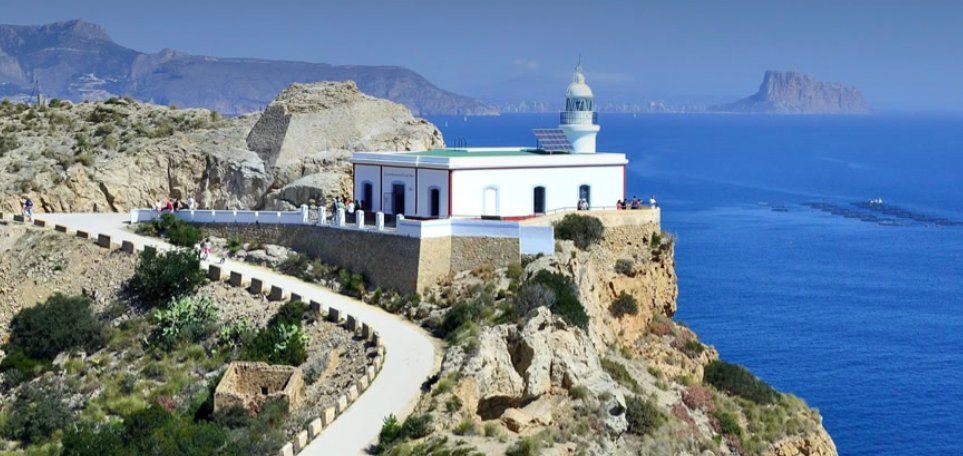 7030ALF Neue architektonische Villa im Kolonialstil zu verkaufen in Alfaz del Pi Alicante