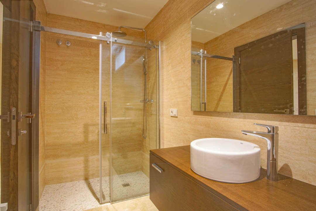 7030ALF Neue architektonische Villa im Kolonialstil zu verkaufen in Alfaz del Pi Alicante