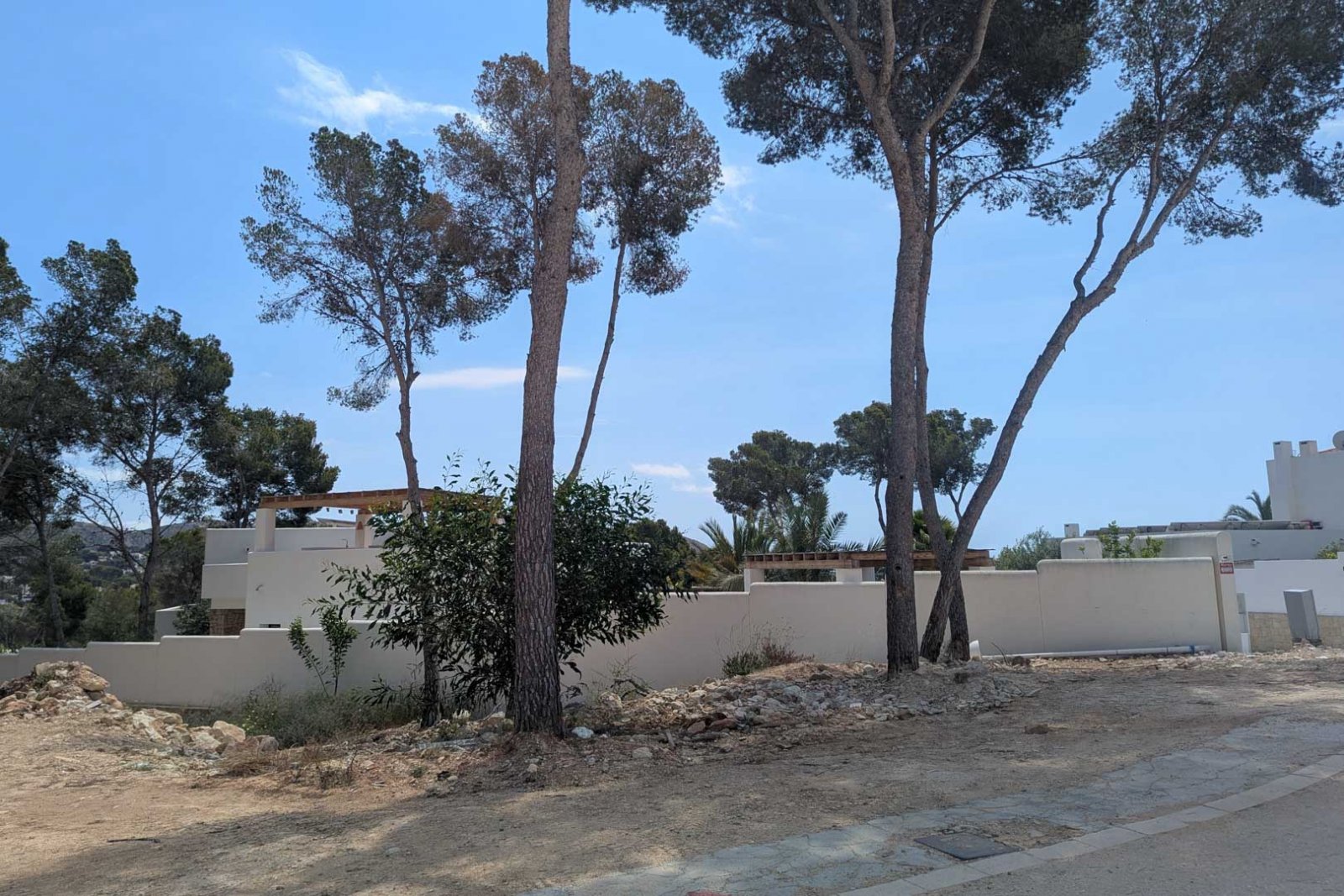 7120MOR Ibiza-Villa-Projekt mit Lizenz in Meeresnähe zum Verkauf in Moraira.