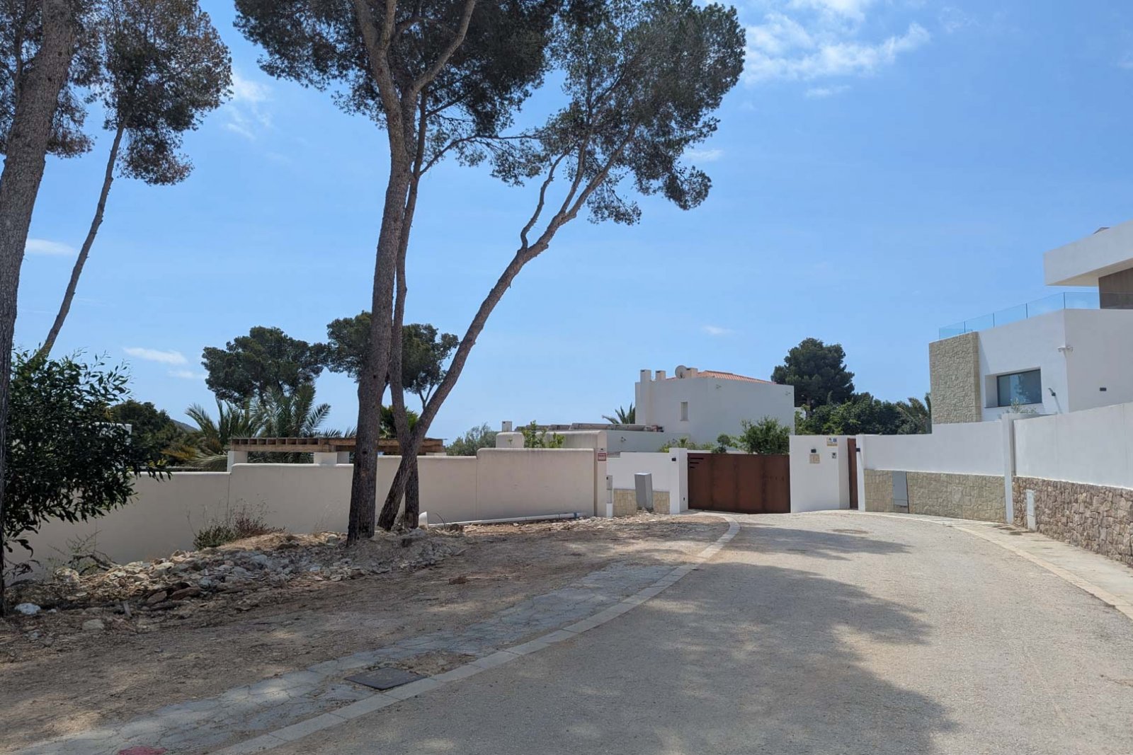 7120MOR Ibiza-Villa-Projekt mit Lizenz in Meeresnähe zum Verkauf in Moraira.