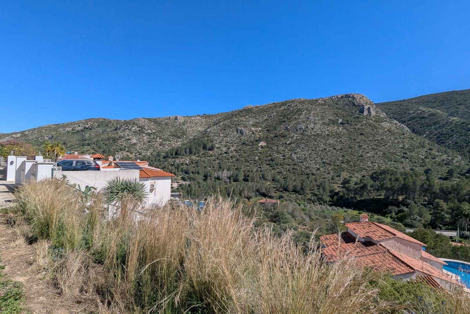 8215PED Lizensiertes modernes Villenprojekt mit Bergblick in Pedreguer zu verkaufen.