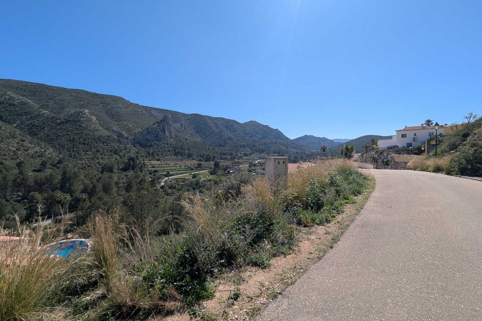 8215PED Lizensiertes modernes Villenprojekt mit Bergblick in Pedreguer zu verkaufen.