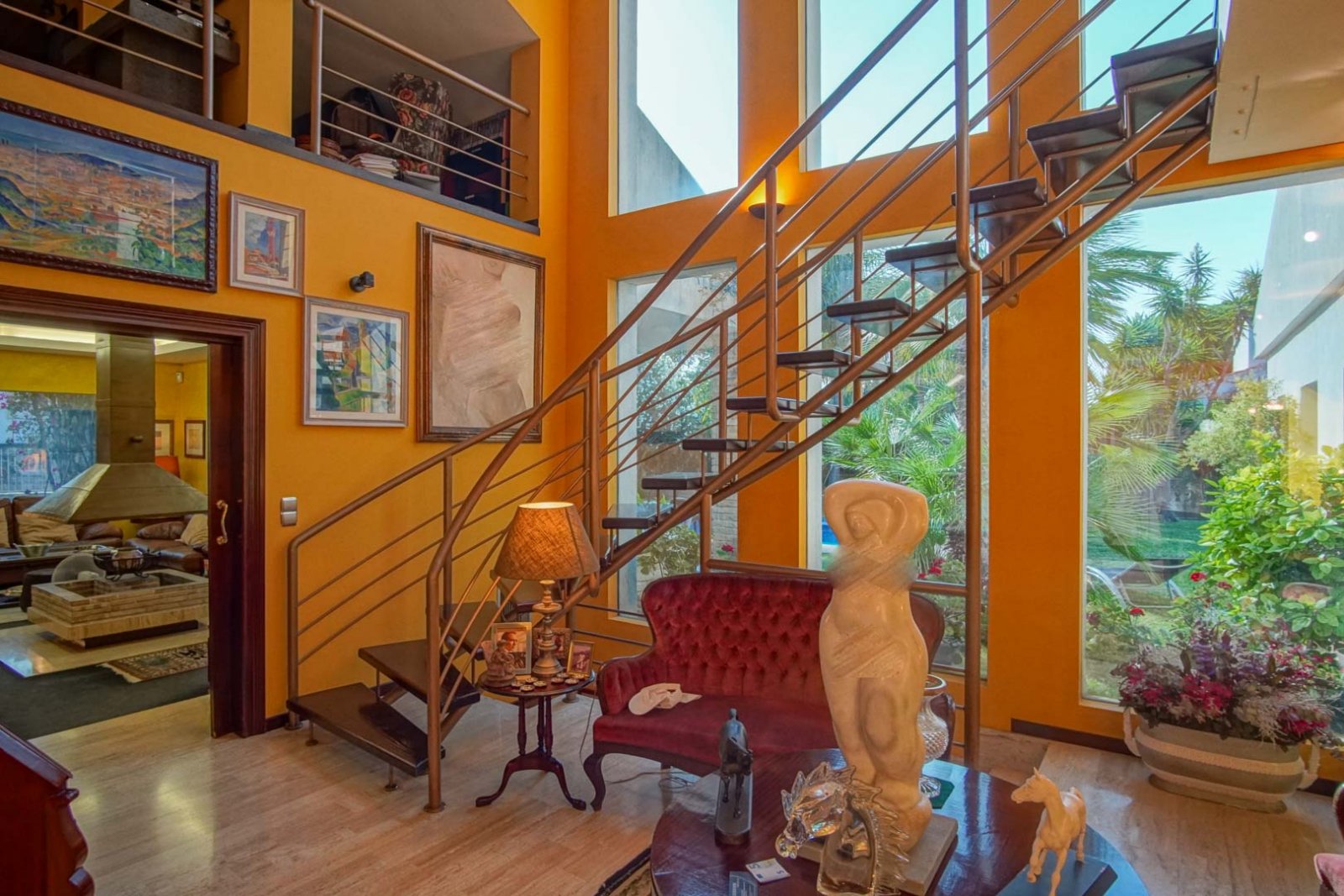 C3XY8287DEN Villa mit Pool zum Verkauf in Denia, mit teilweisem Blick auf die Berge und die Burg.