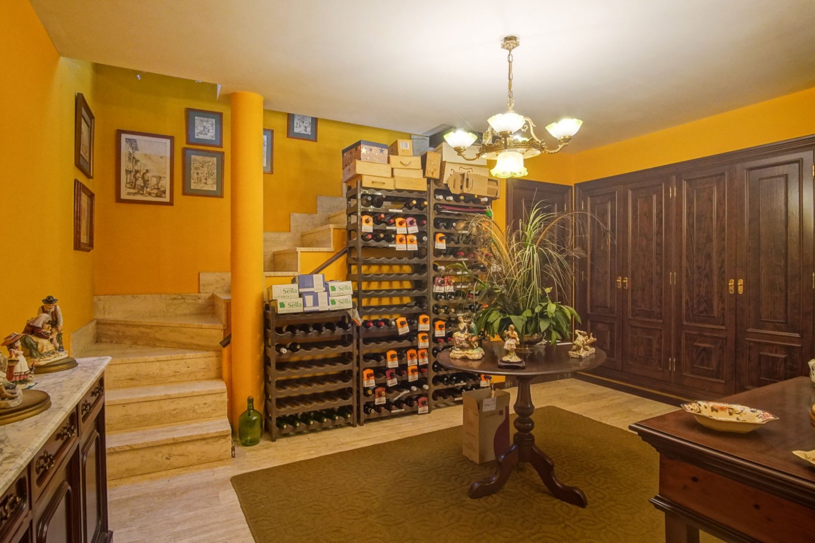 C3XY8287DEN Villa mit Pool zum Verkauf in Denia, mit teilweisem Blick auf die Berge und die Burg.