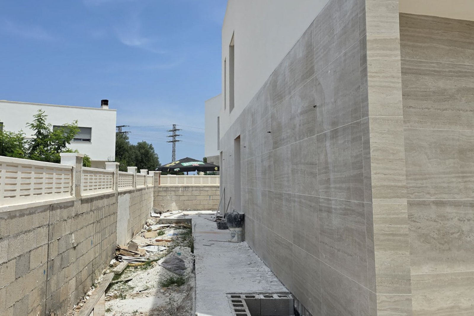 8288VER Moderne Villa im Bau in Meeresnähe zum Verkauf in Vergel.