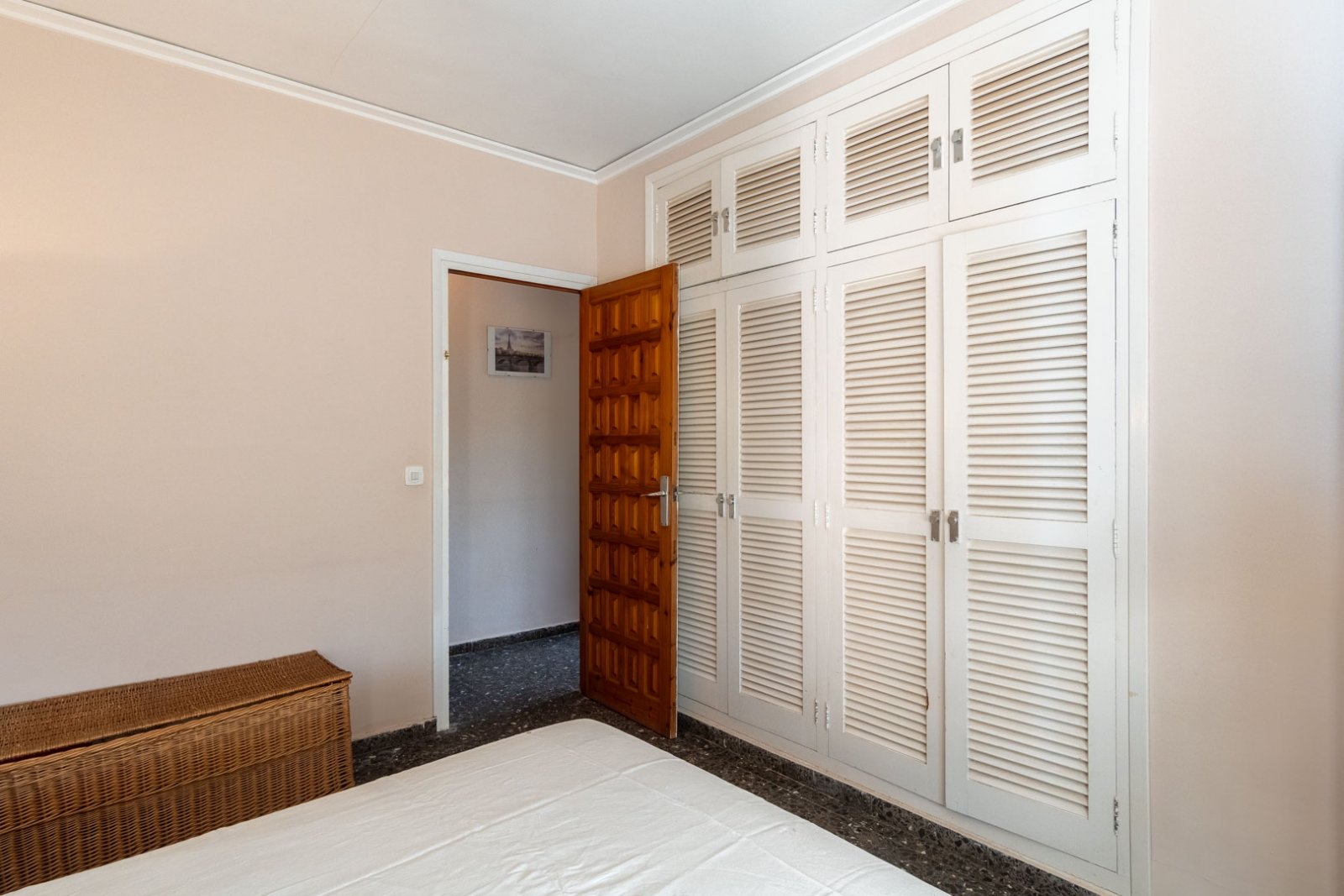 8290DEN Mediterrane Villa mit Pool, großem Grundstück, 550 m vom Strand entfernt und in der Nähe des Zentrums, zu verkaufen in Denia.