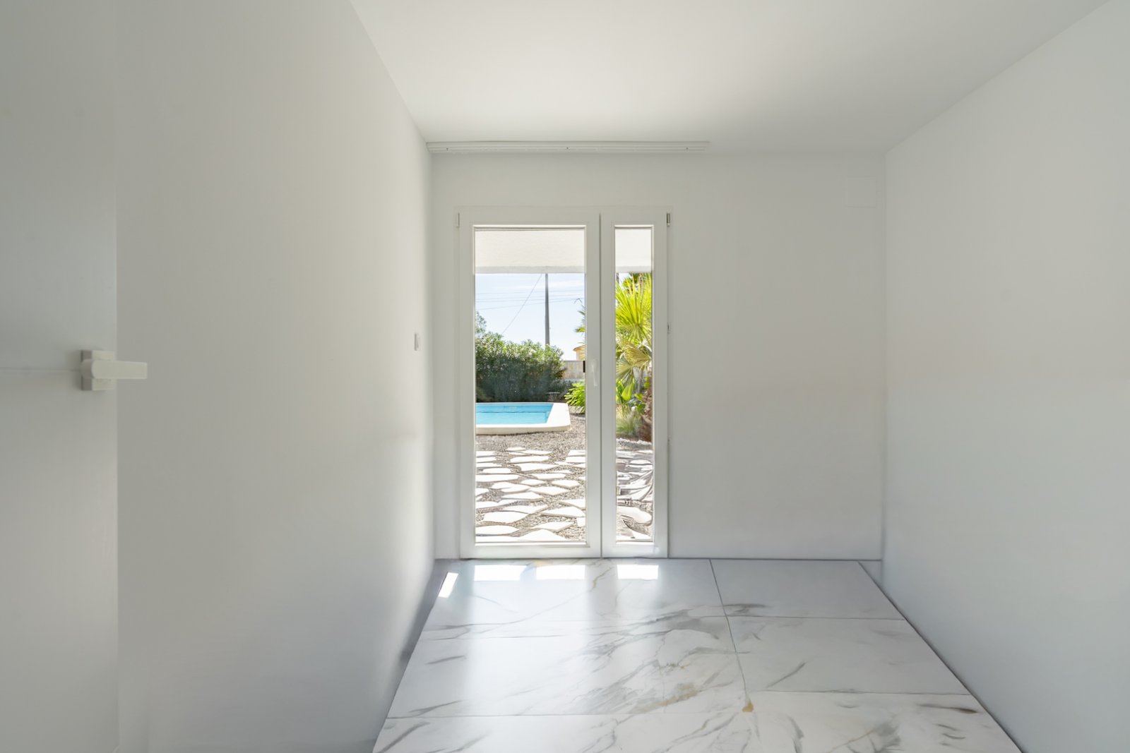 C3XY4574CAL Renovierte Villa mit 5 Schlafzimmern zu verkaufen, 500 m vom Strand und Zentrum von Calpe entfernt