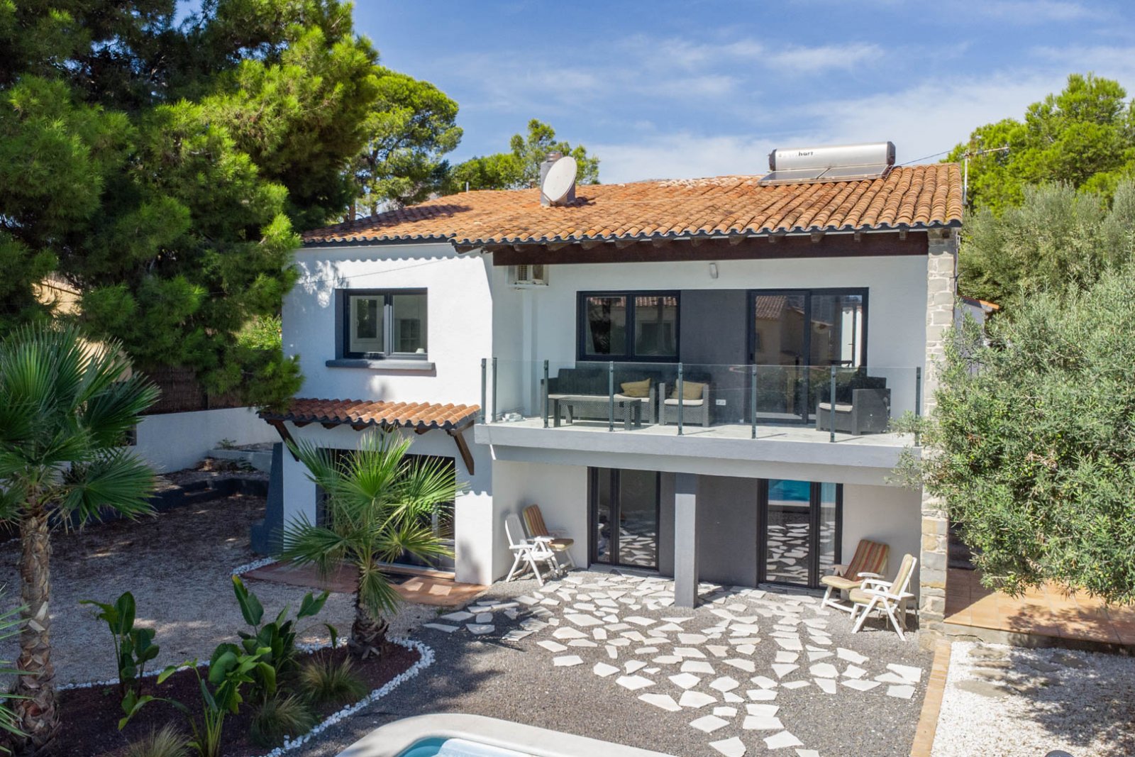 C3XY4574CAL Renovierte Villa mit 5 Schlafzimmern zu verkaufen, 500 m vom Strand und Zentrum von Calpe entfernt