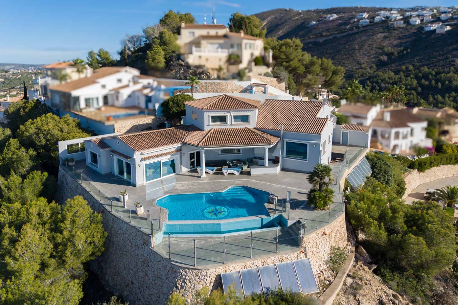9005MOR Moderne Villa mit spektakulärem Meerblick in Moraira zu verkaufen.