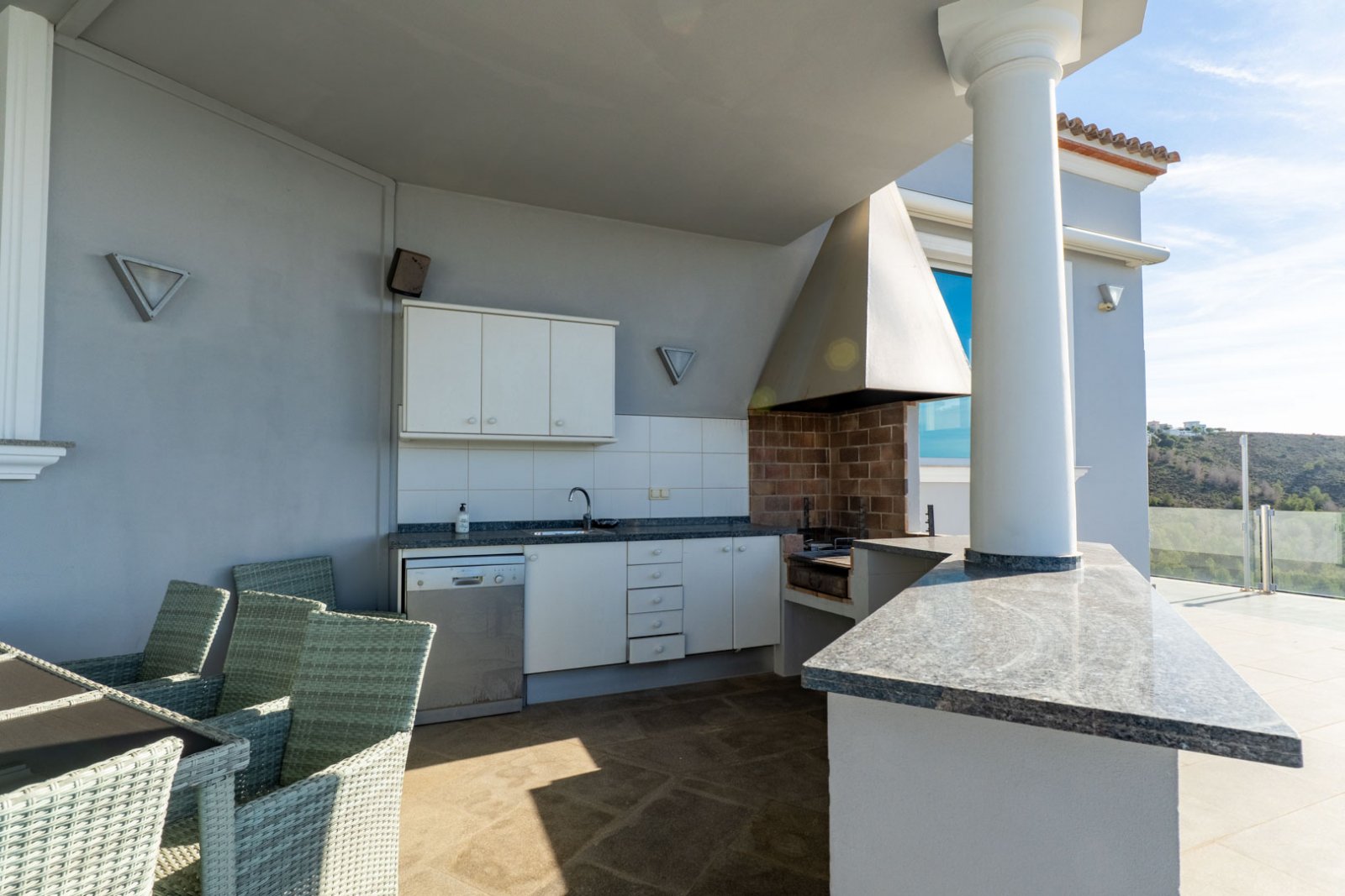 9005MOR Moderne Villa mit spektakulärem Meerblick in Moraira zu verkaufen.