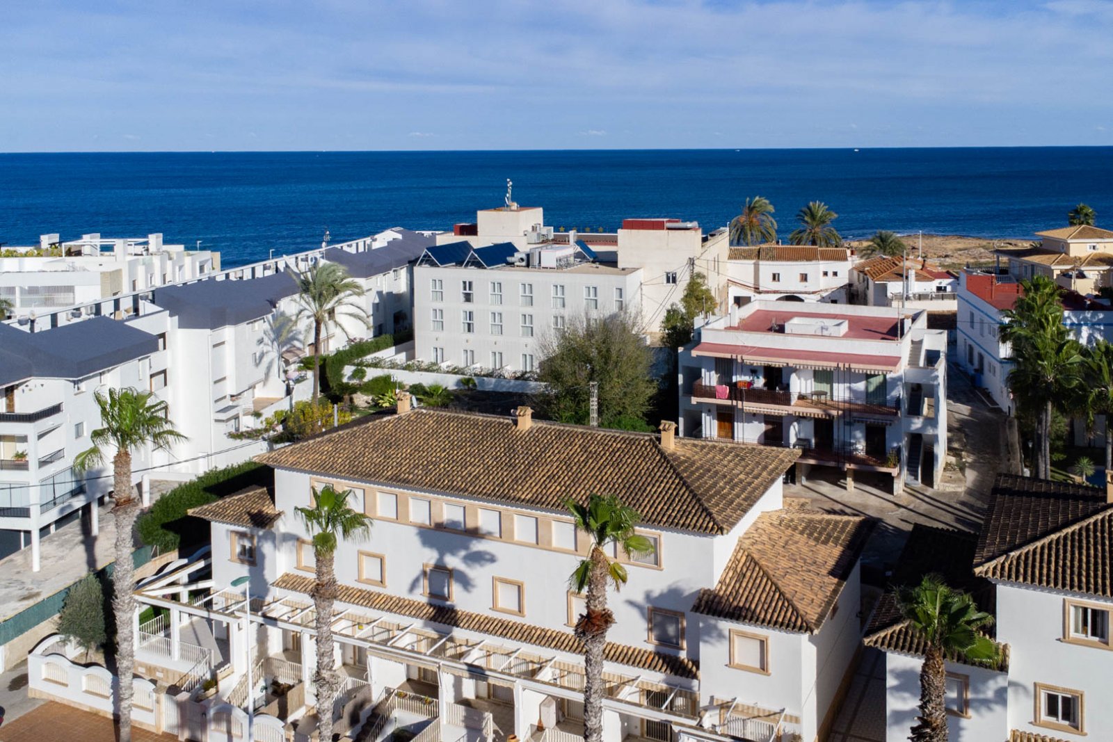 C4XY4604JAV Reihenhaus, 100 m vom Meer entfernt, zu verkaufen in Jávea