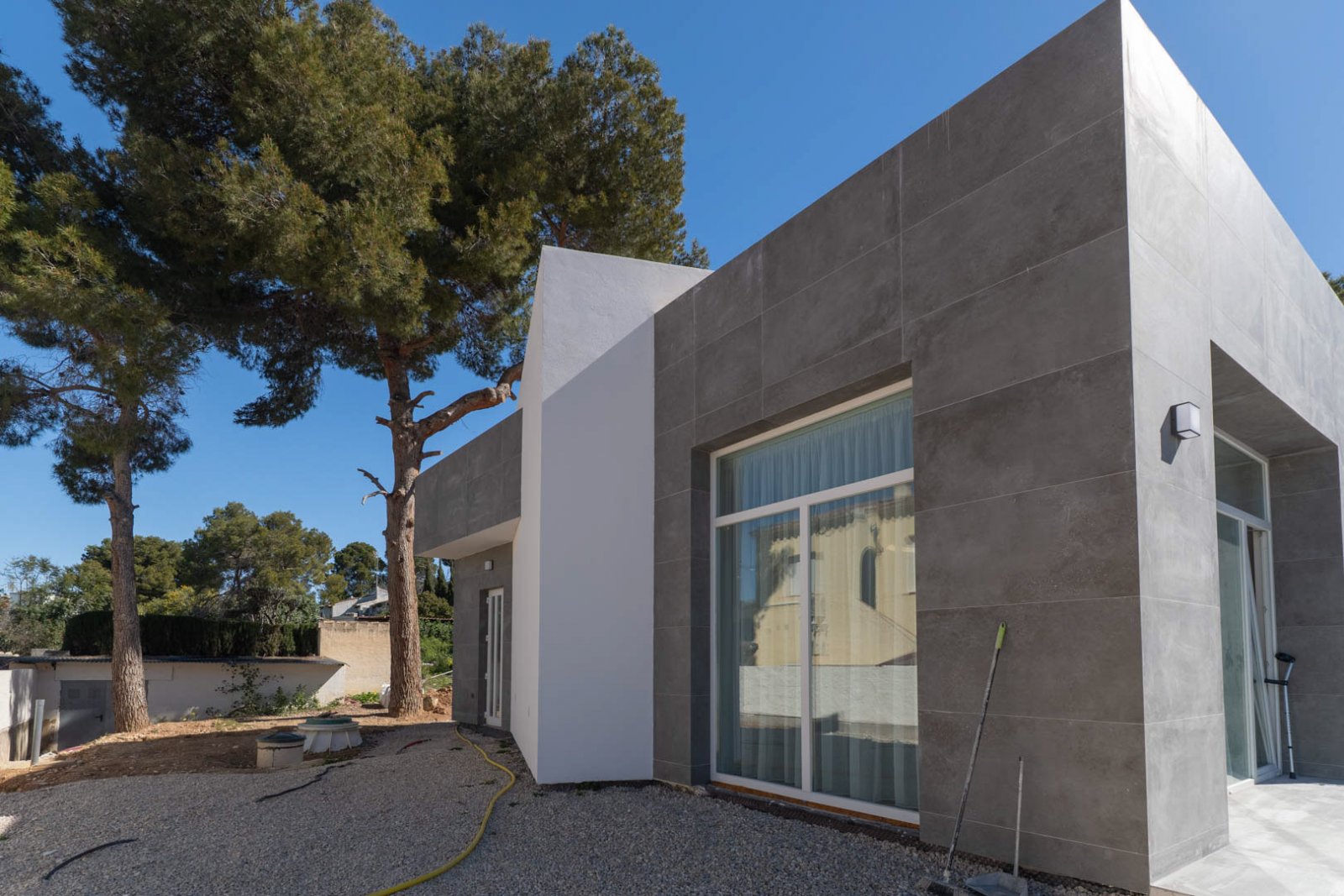 8329CAL Moderne, noch nicht fertiggestellte Villa in Calpe zu verkaufen.