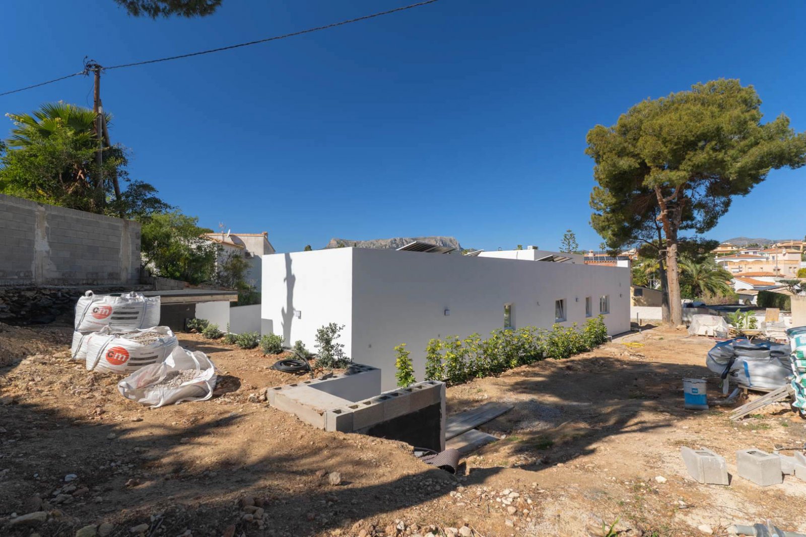 8329CAL Moderne, noch nicht fertiggestellte Villa in Calpe zu verkaufen.